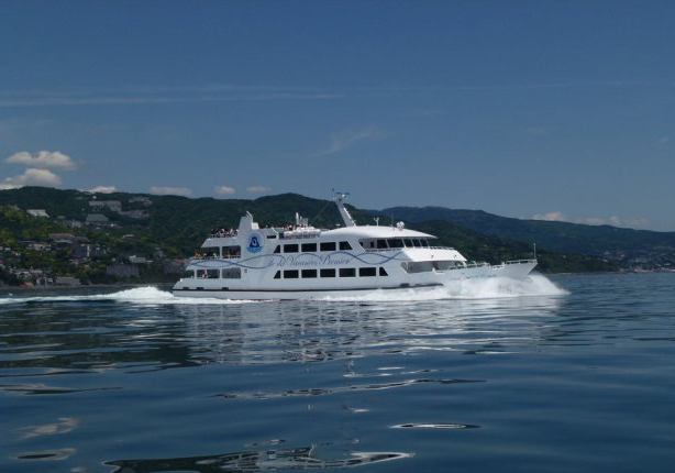 初島行き高速船